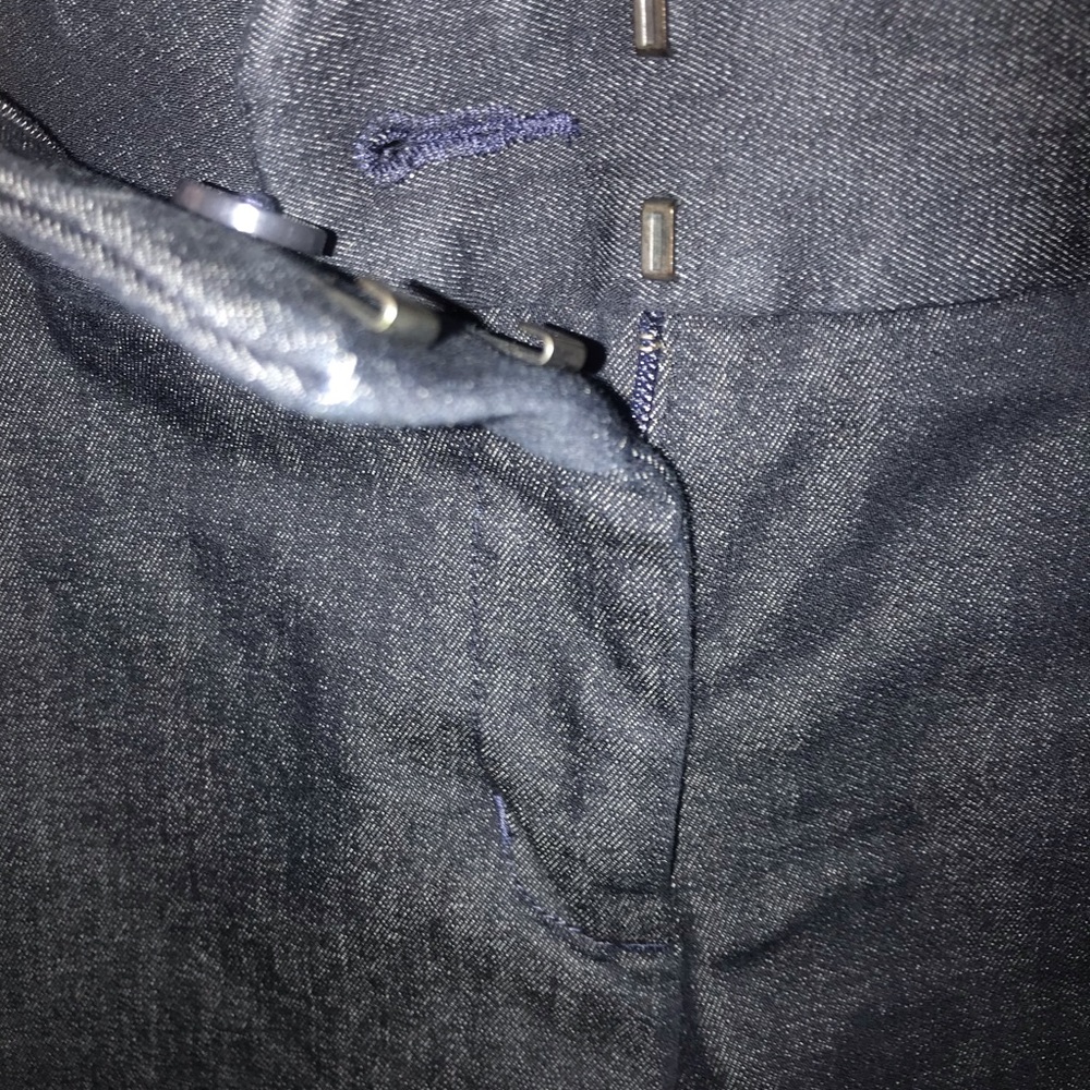 Express Shorts - Picture 2 of 4